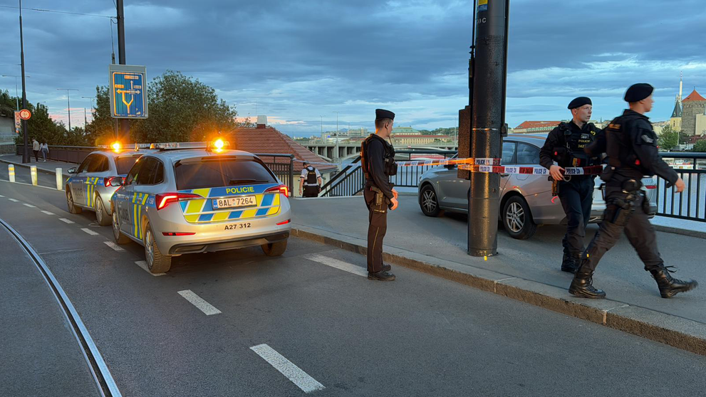 Policisté vyšetřují nález mrtvoly ve Vltavě