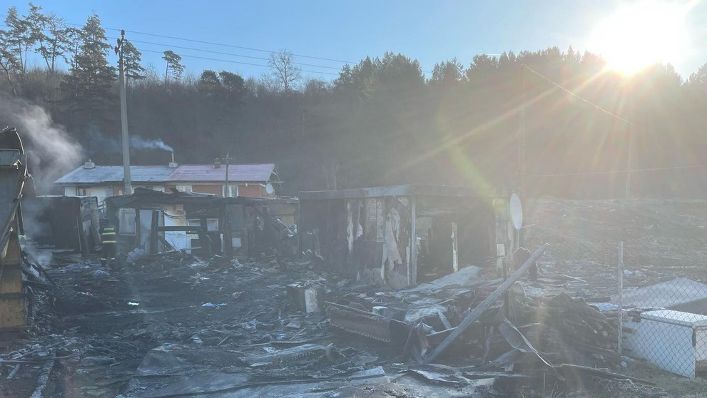 Požár ve Veľkom Šariši Hasičský a záchranný zbor (4)