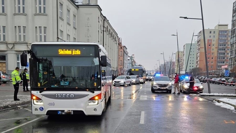 Autobus v Kladně srazil seniorku