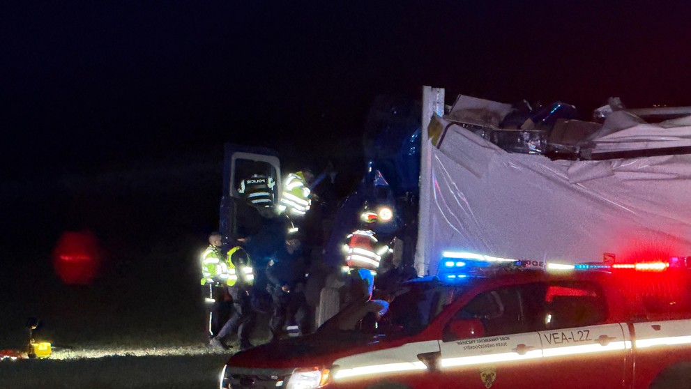 Srážka kamionů na D6