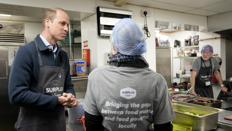 Princ William pomáhal v kuchyni charitativní organizace Surplus to Supper (2)