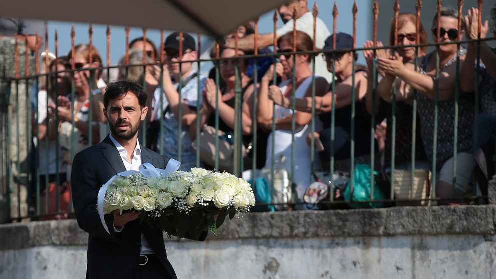 Hvězda Manchesteru City Bernardo Silva na pohřbu Dioga Joty