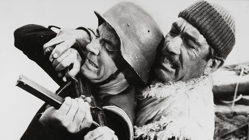 James Darren a Anthony Quinn ve filmu Děla z Navarone, 1961