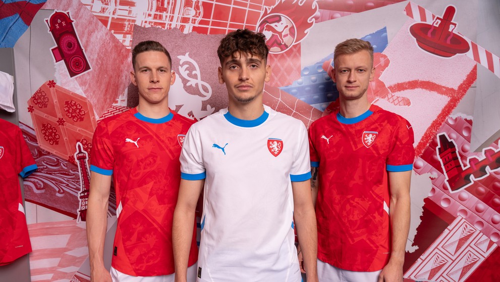 Lukáš Provod (vlevo), Mojmír Chytil (uprostřed) a Jaroslav Zelený v nových reprezentačních dresech