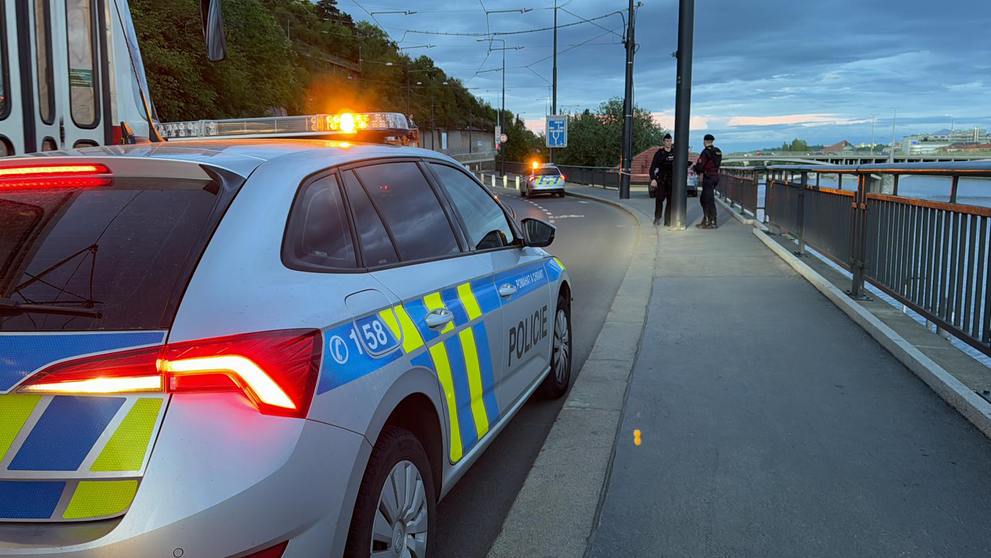 Policisté vyšetřují nález mrtvoly ve Vltavě (4)
