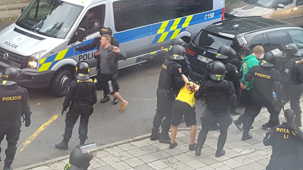 Zatýkání fanoušků Vsetína na Kladně s Jaromírem Jágrem - 3