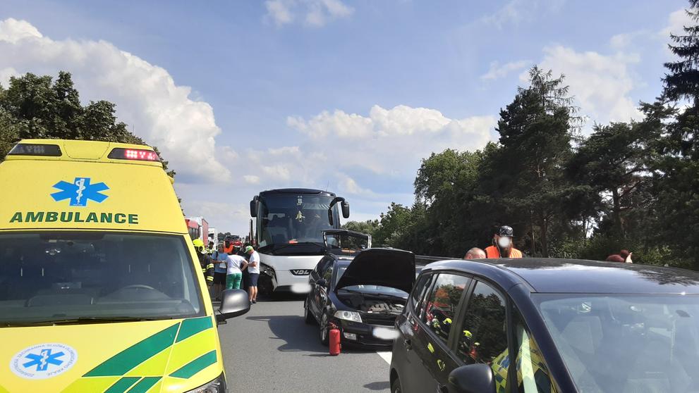 Nehoda autobusu na D35 u Mohelnice (3)