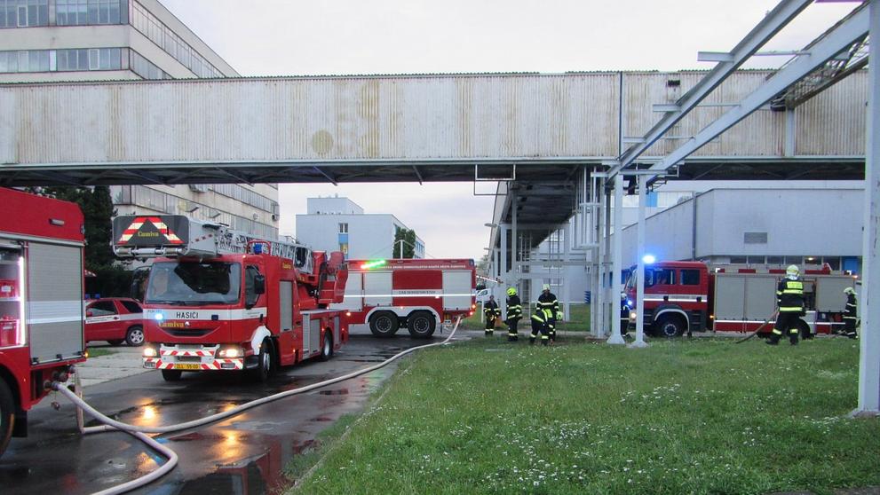 Požár v provozu galvanovny v Uherském Hradišti - 1
