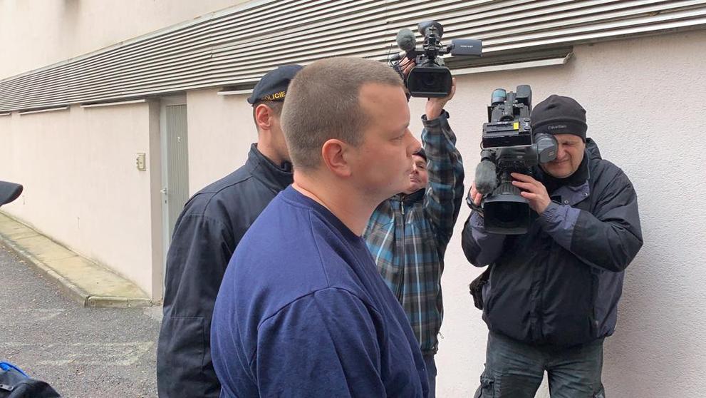 Muž, který držel rukojmí v příbramské bance - 3