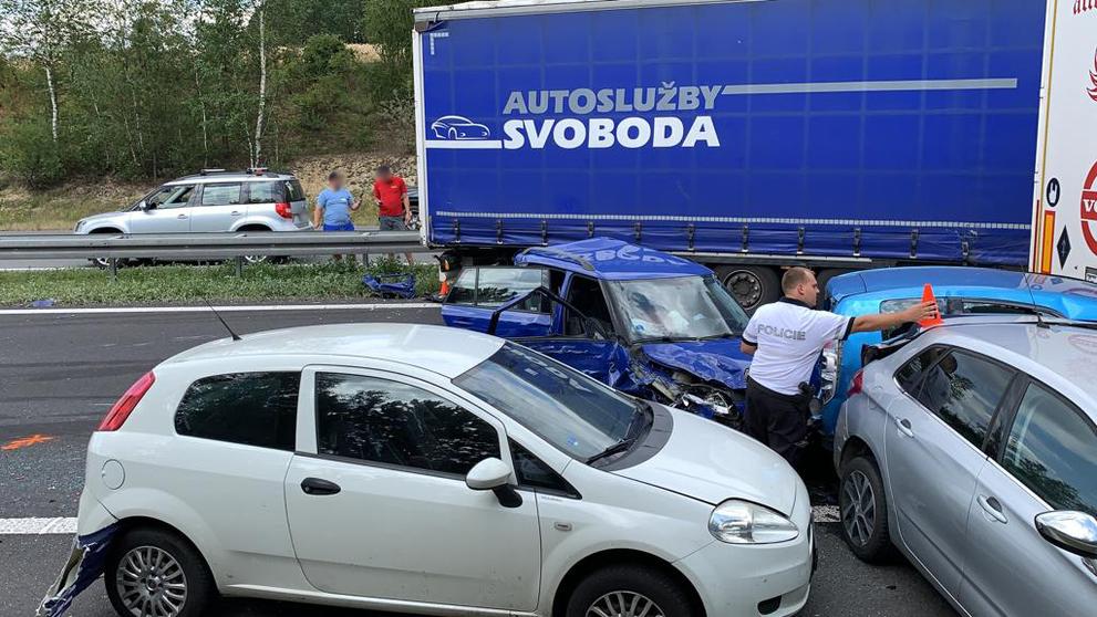 Dopravní nehoda na D6 - 1
