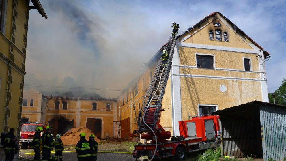 Požáru skladu dřevního materiálu na Frýdlantsku - 3