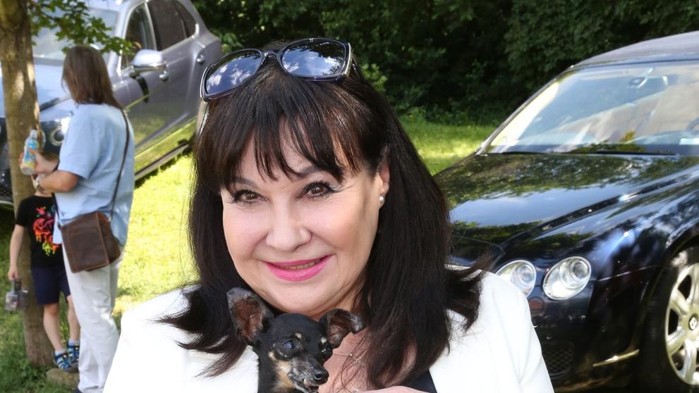 Dagmar Patrasová na srazu majitelů luxusních značek aut (3)