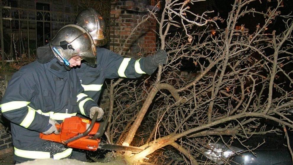 Hasiči nasadili životy při vichřici. Ilustrační foto 