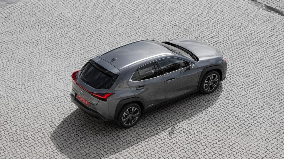 Hybridní crossover Lexus UX 250h - 11