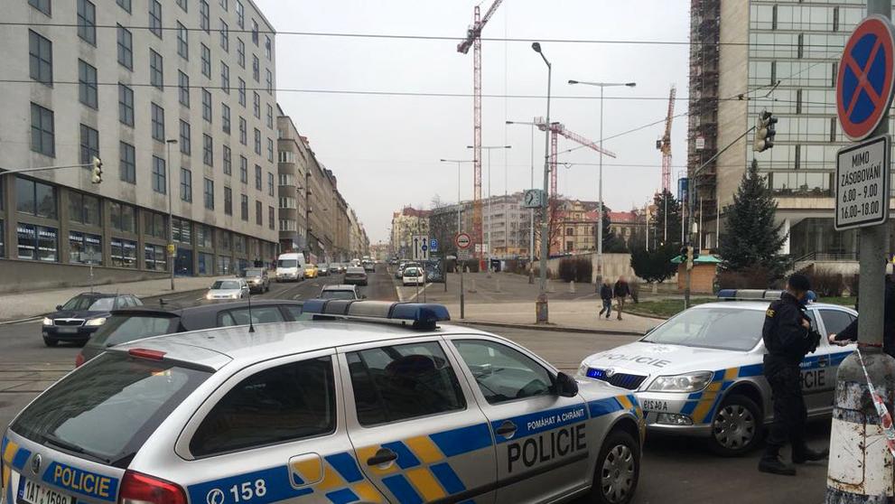 Policie zasahuje v ulici Dukelských hrdinů v Praze - 2