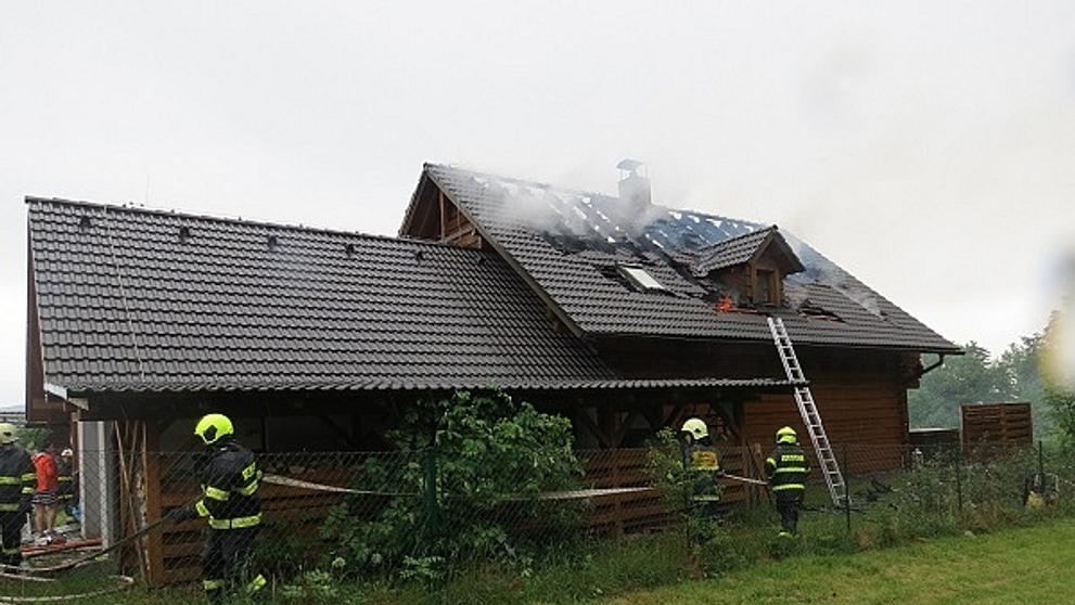 Dům ve Vendryni zapálil blesk - 2
