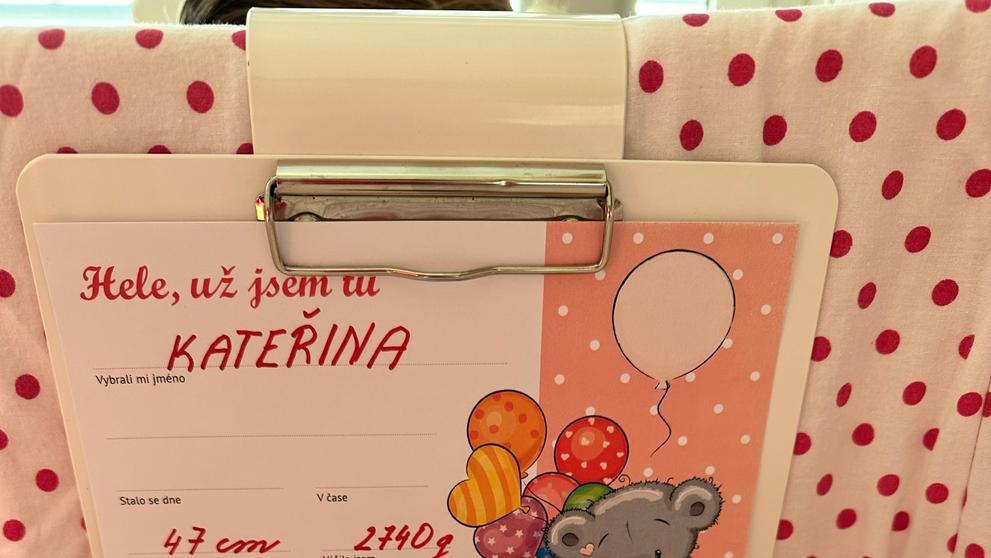 Holčička v babyboxu (1)