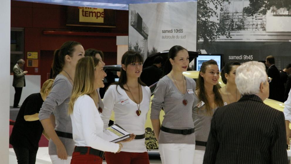 Modelka, paříž, autosalon