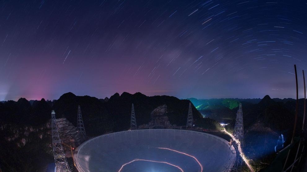 Čína dokončila největší radioteleskop