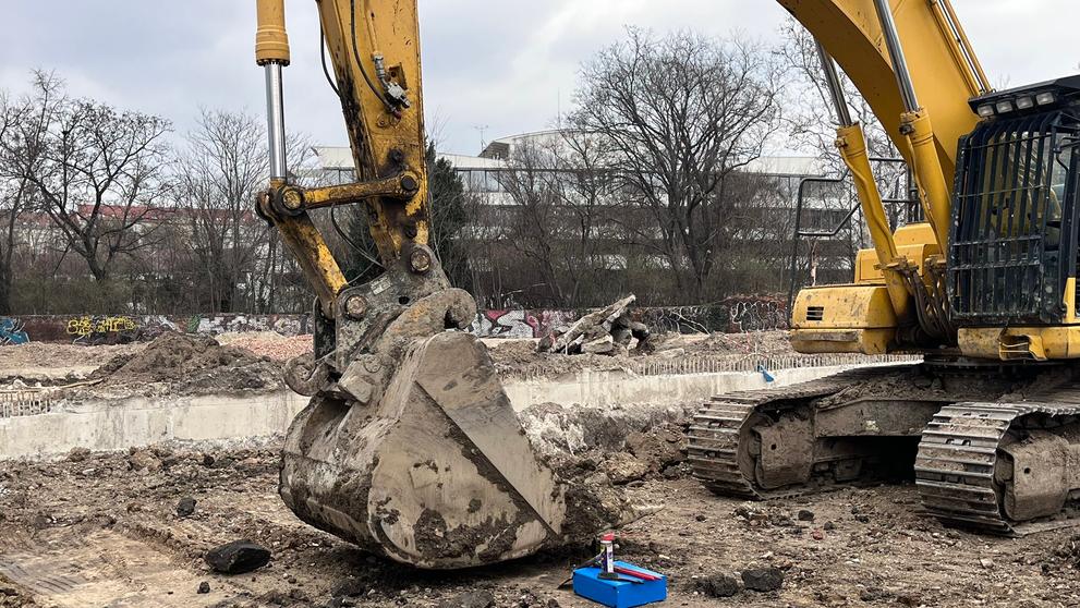 Nález letecké pumy na staveništi v ulici Trnitá  (1)