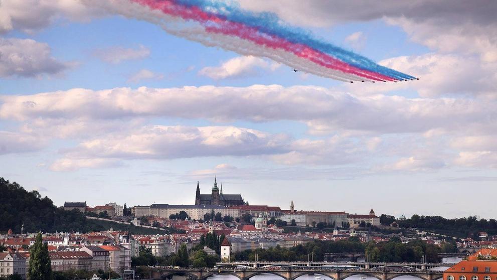 Průlet vojenských letounů nad Prahou