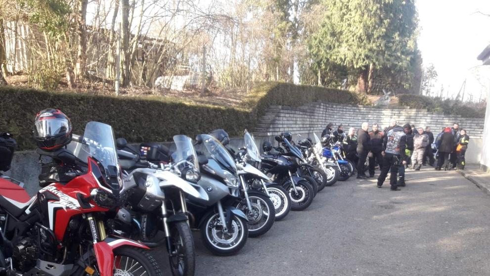 Motorkáři uctili památku Tomáše, který zemřel při čištění septiku - 1