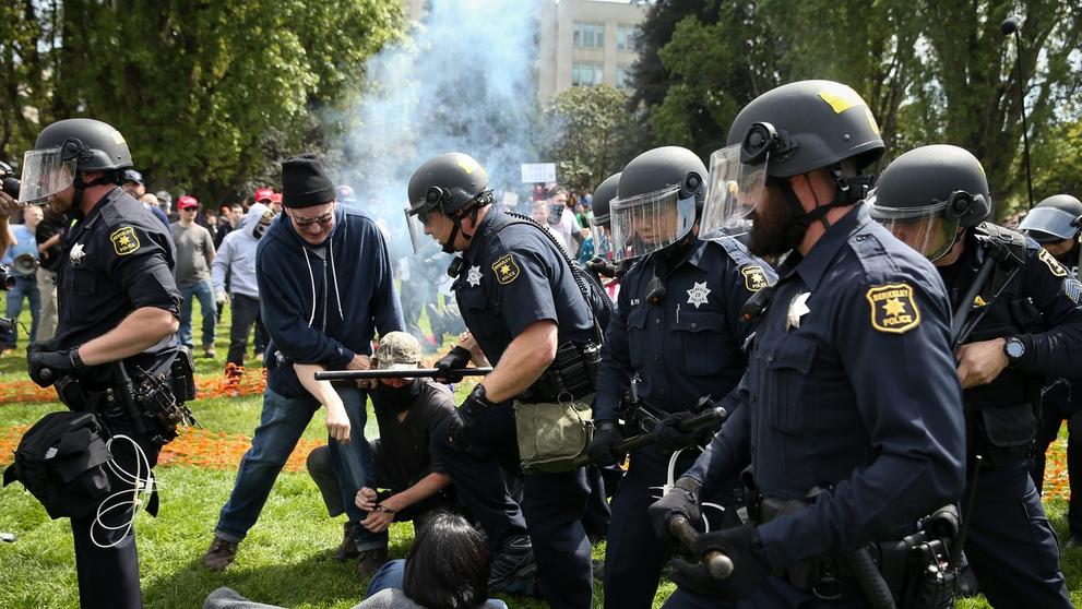 Bitka při protestech v Berkeley
