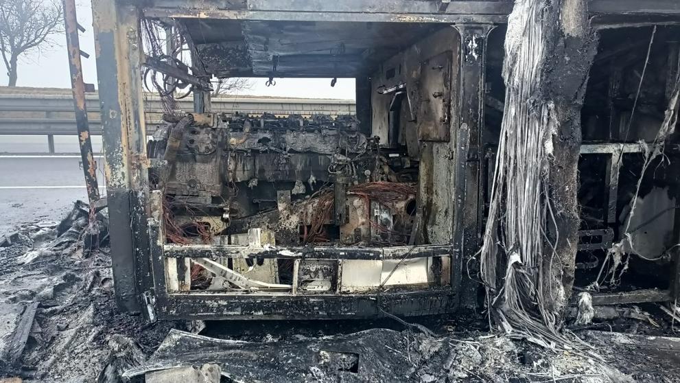 Požár autobusu na dálnici D46