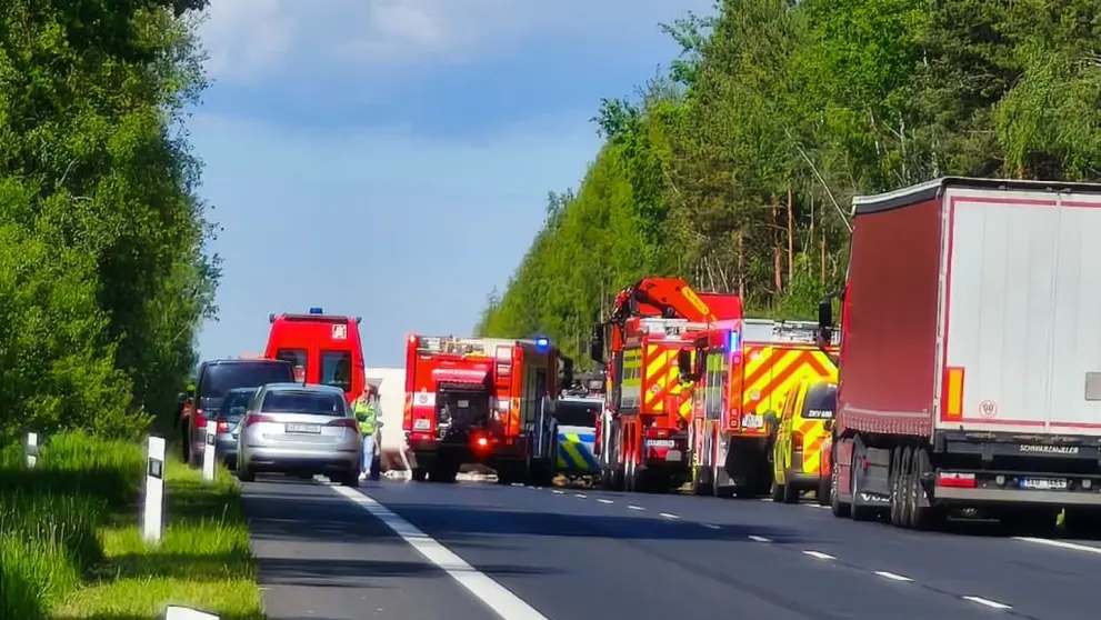 Střet kamionu s vozidlem údržby