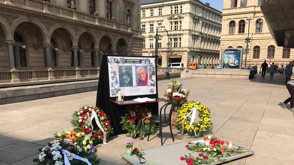 Poslední rozloučení s Vladimírem Brabcem u Národního divadla - 4