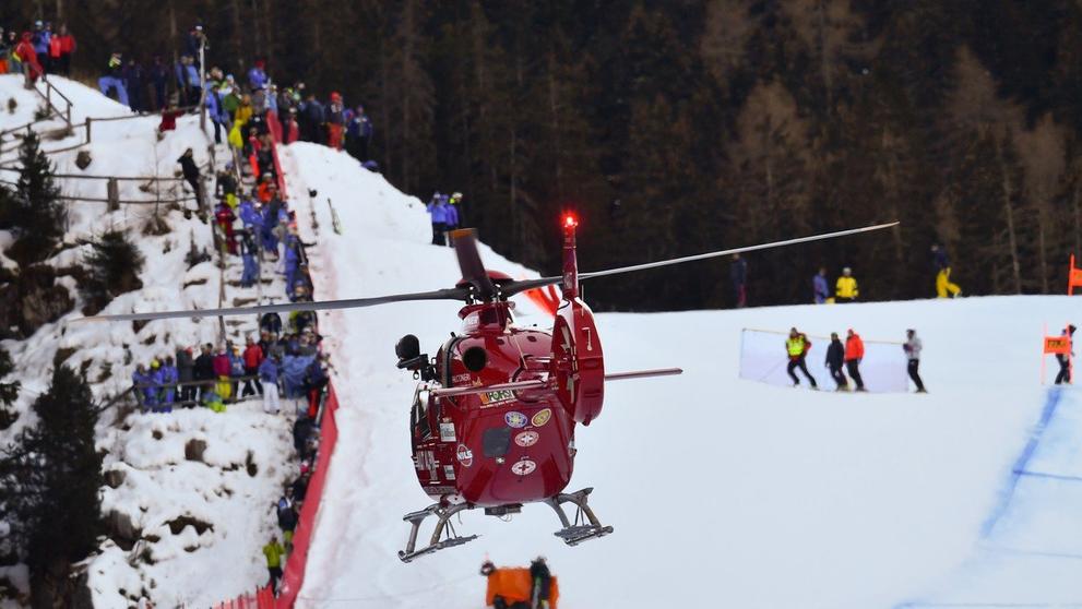 Pro sjezdaře letěla helikoptéra