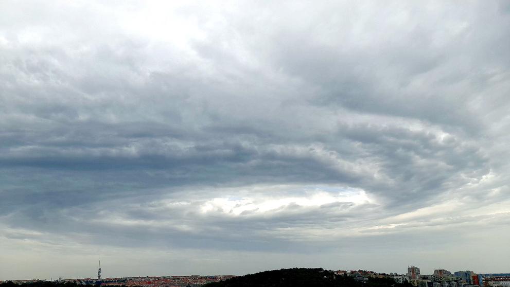 Zvláštní vír nad Českem, Praha Adam Teska