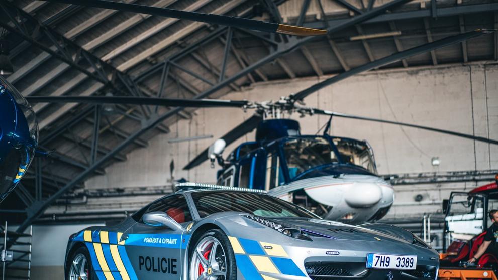 Ferrari F 142 – 458 Italia v barvách české policie