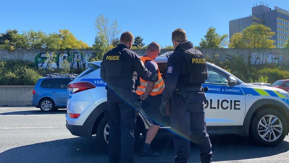 Policisté zadrželi kradené dodávky v Praze - 4