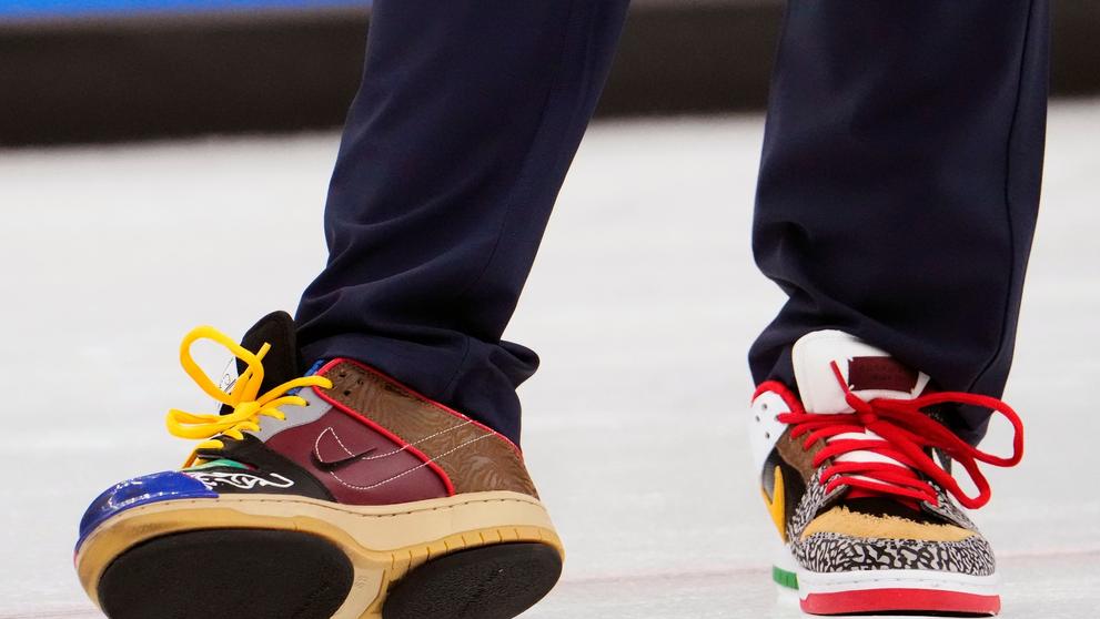 Matt Hamilton si na curling upravil oblíbené tenisky