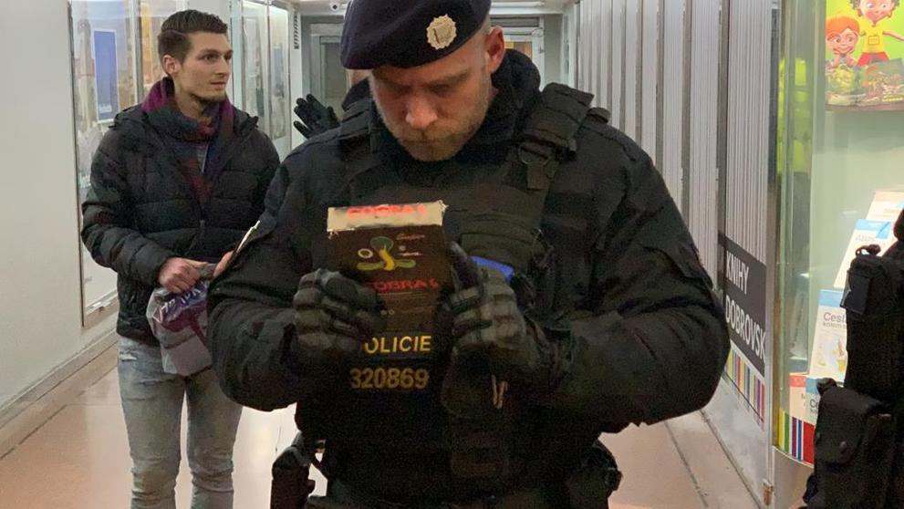 Policie na Václavském náměstí zajistila nebezpečnou pyrotechniku