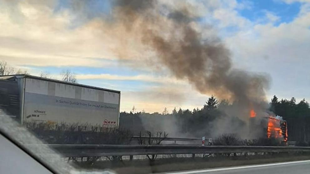 Požár návěsu na dálnici D5 (2)