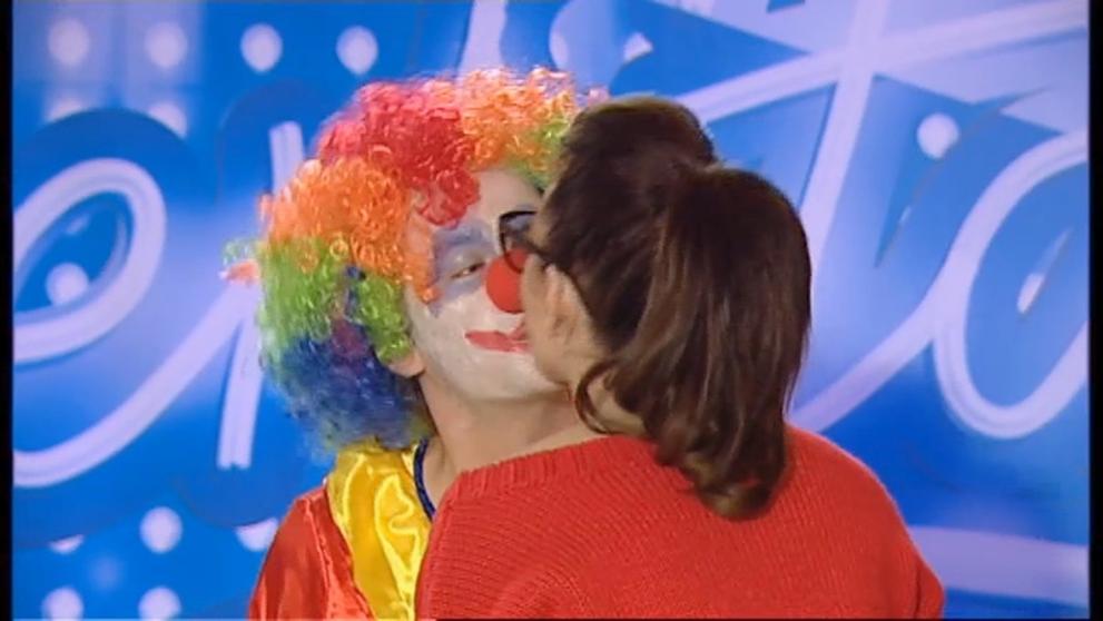 Farna se líbá s klaunem - 5