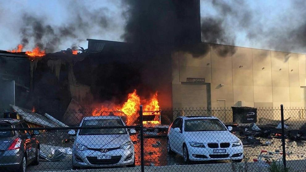 Na obchodní centrum v Melbourne se zřítilo letadlo - 1