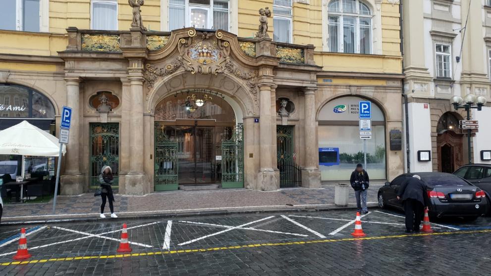 Zásah na ministerstvu pro místní rozvoj - 1
