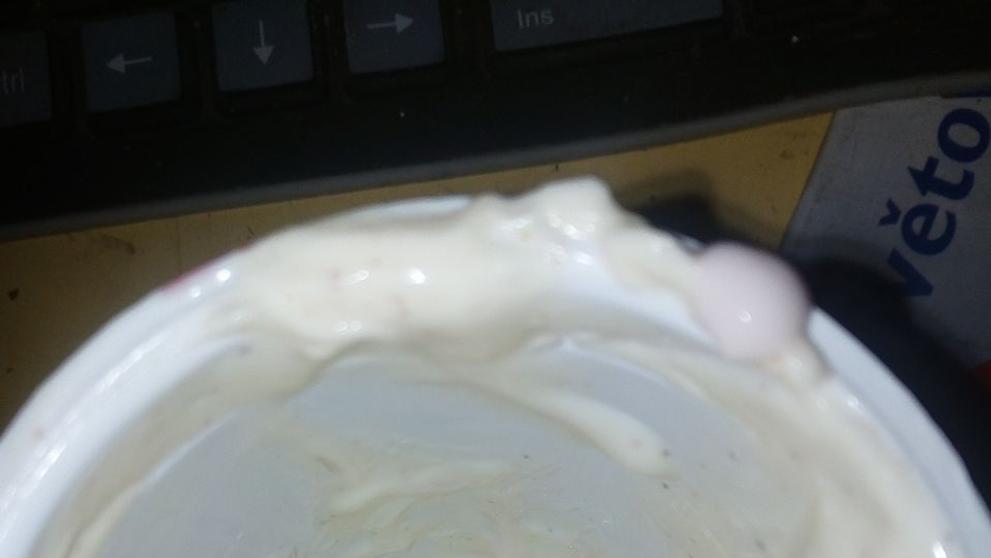 Žena údajně našla v jogurt hřebík a matku