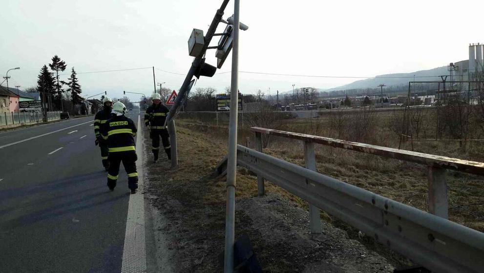 Popadané stromy a uvolněné střešní krytiny v Olomouckém kraji - 3