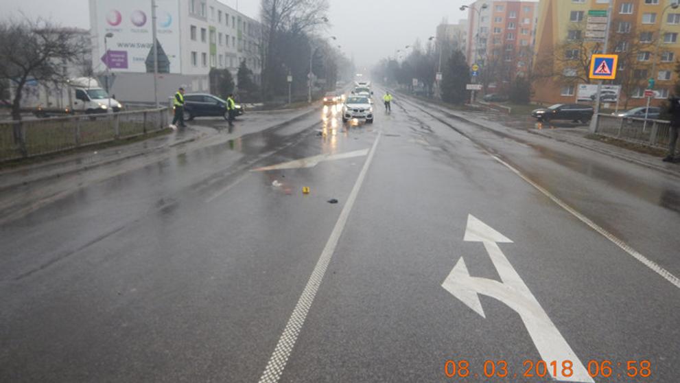 Řidič v BMW srazil dvě ženy na přechodu - 2