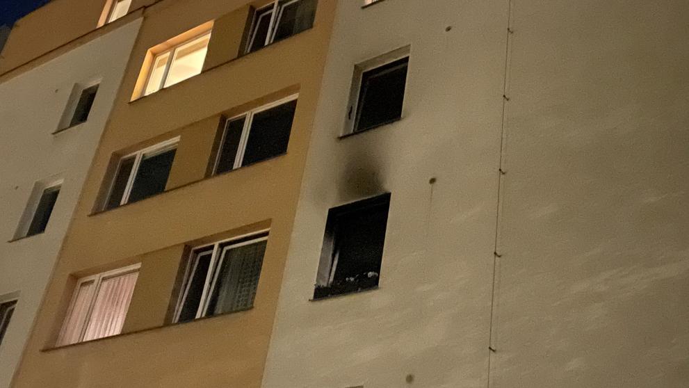Požár paneláku v Kobylisích