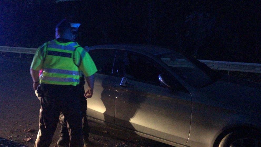 Pronásledovaný řidič vyskočil z auta a uplaval do Vltavě - 7