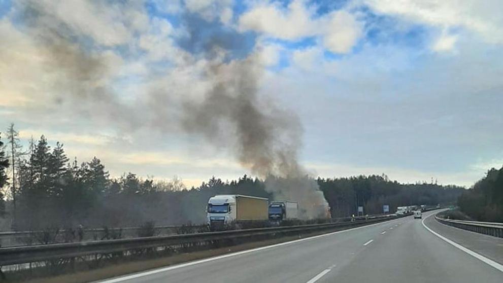 Požár návěsu na dálnici D5 (1)