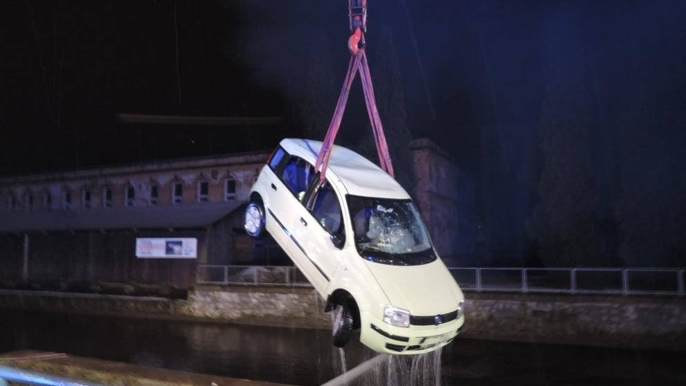 Auto utopené v Jizeře v Železném Brodu - 4