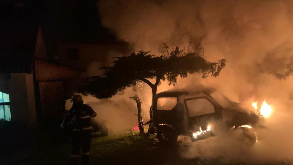 Požár automobilů a kůlny na Berounsku - 3