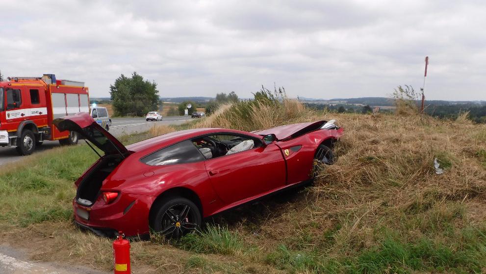 U Benešova bouralo Ferrari - 1