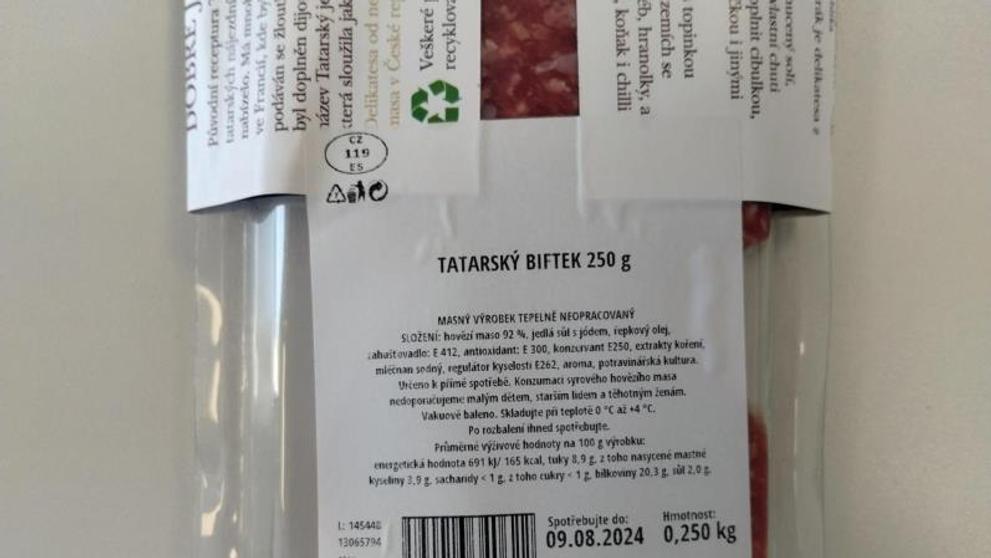 Nebezpečný Tatarák Maso uzeniny Polička